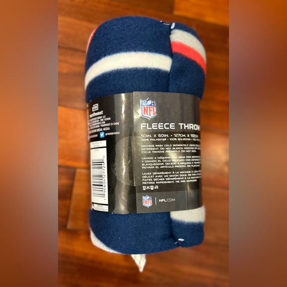 NWT-NFL New England Patriots Fleece Throw Blanket 50” x 60” - Picture 2 of 5